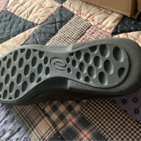 Nearly new, Easy Spirit, dark brown flats - Picture 13 of 15